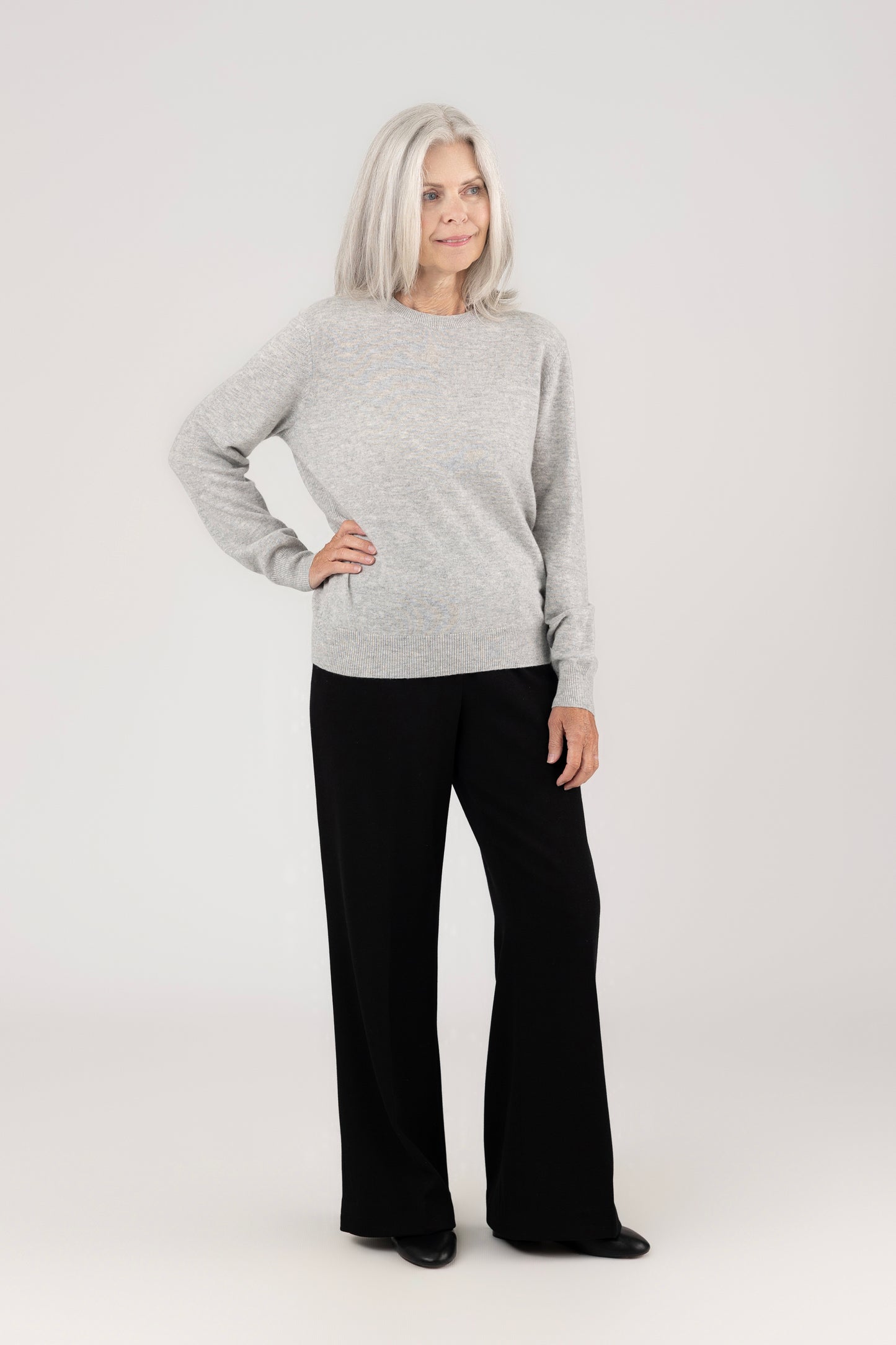Roundneck Pullover : Light Grey