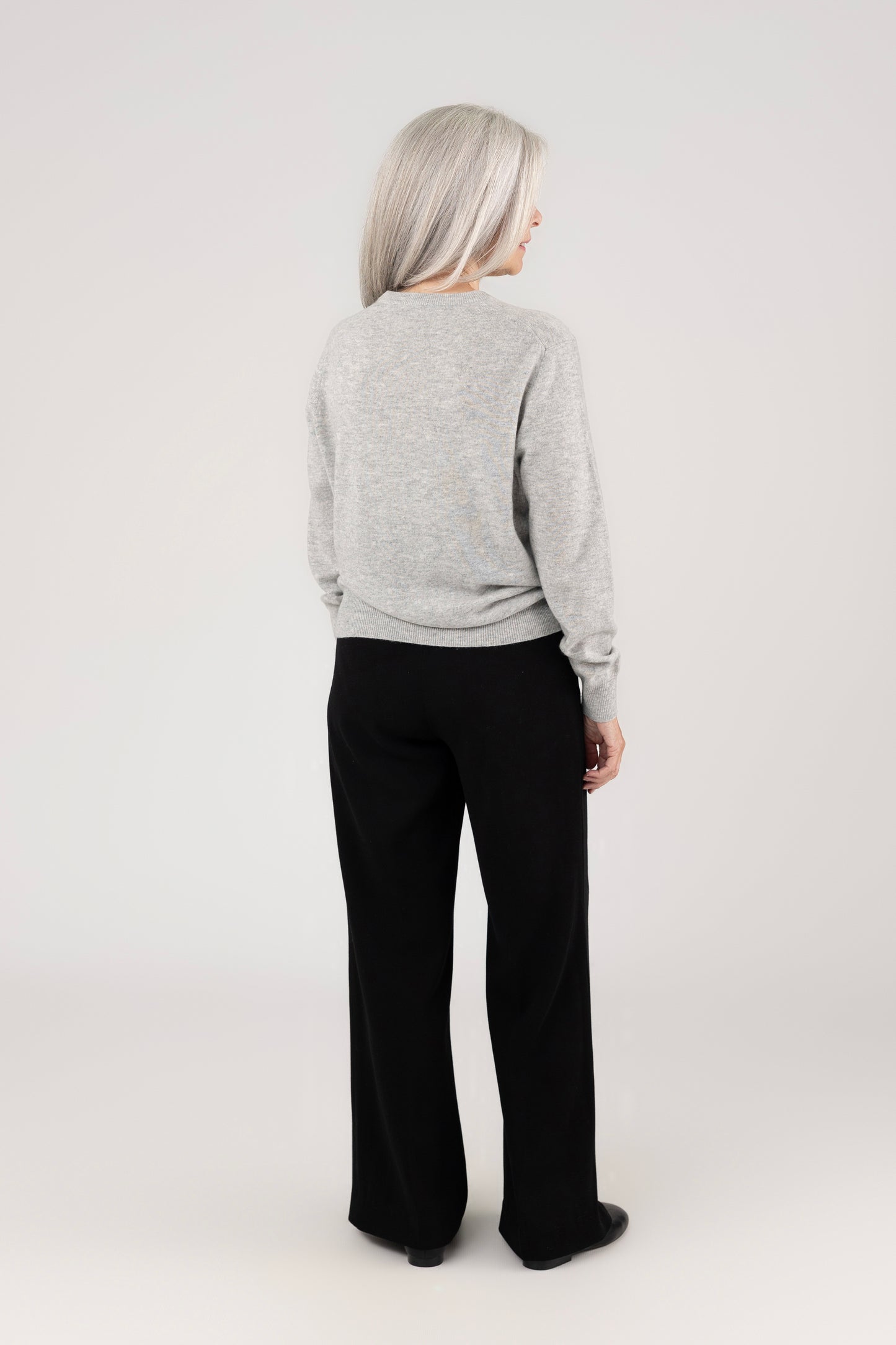 Roundneck Pullover : Light Grey