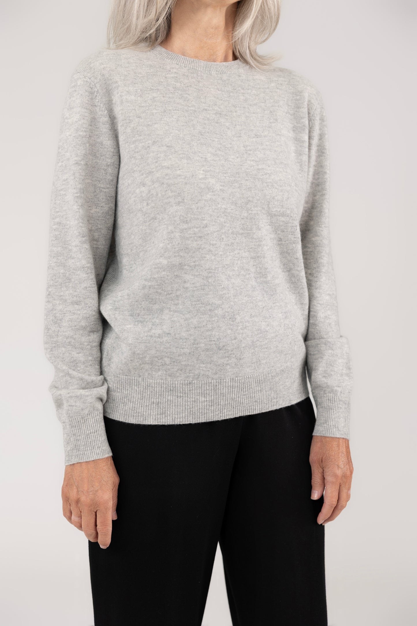 Roundneck Pullover : Light Grey