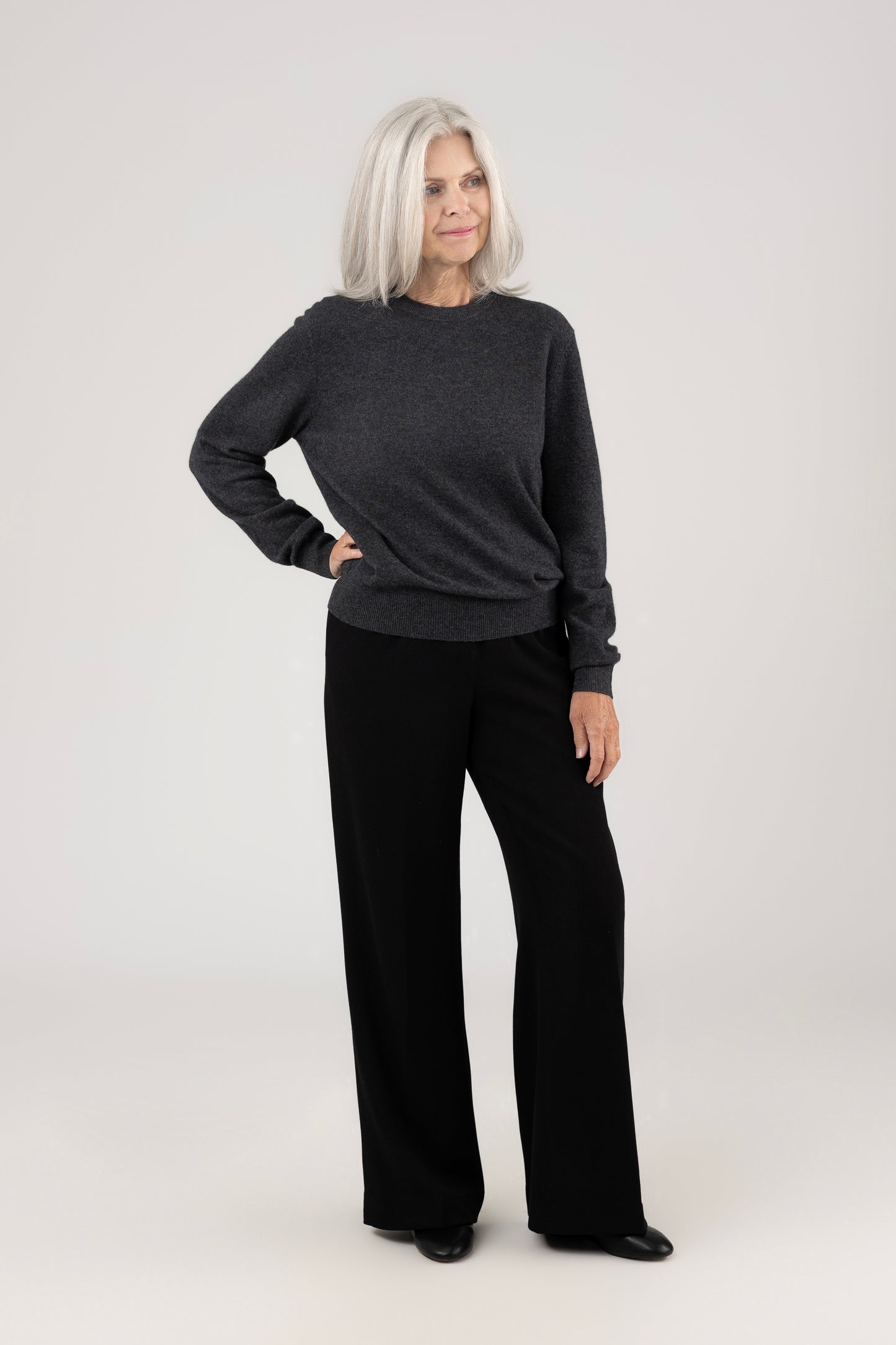 Roundneck Pullover : Charcoal