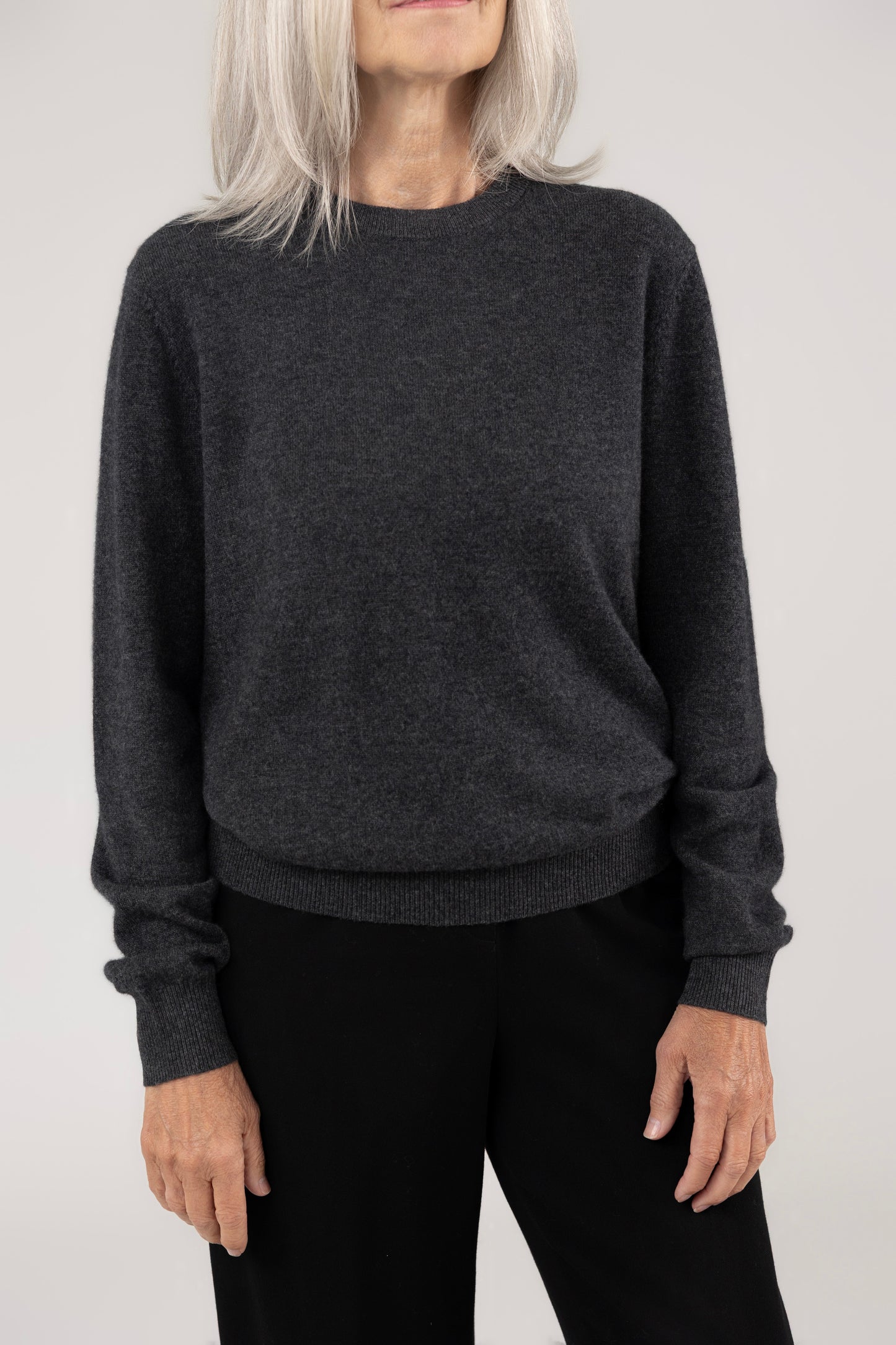 Roundneck Pullover : Charcoal