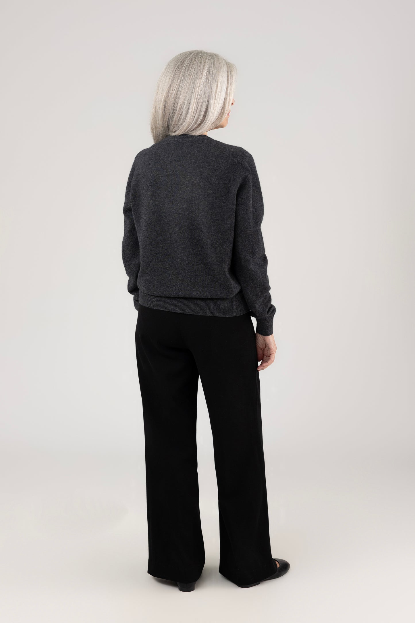 Roundneck Pullover : Charcoal