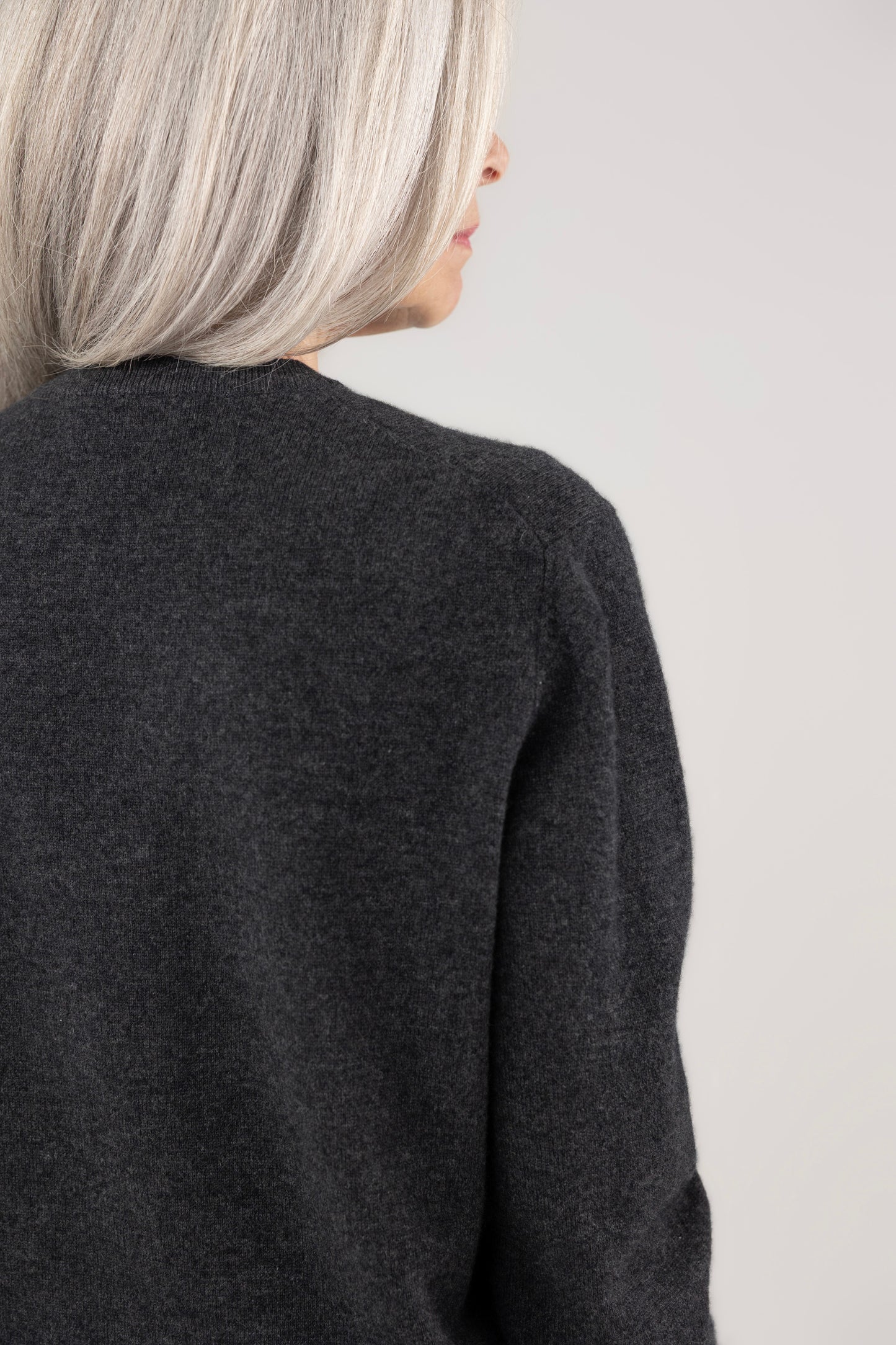 Roundneck Pullover : Charcoal