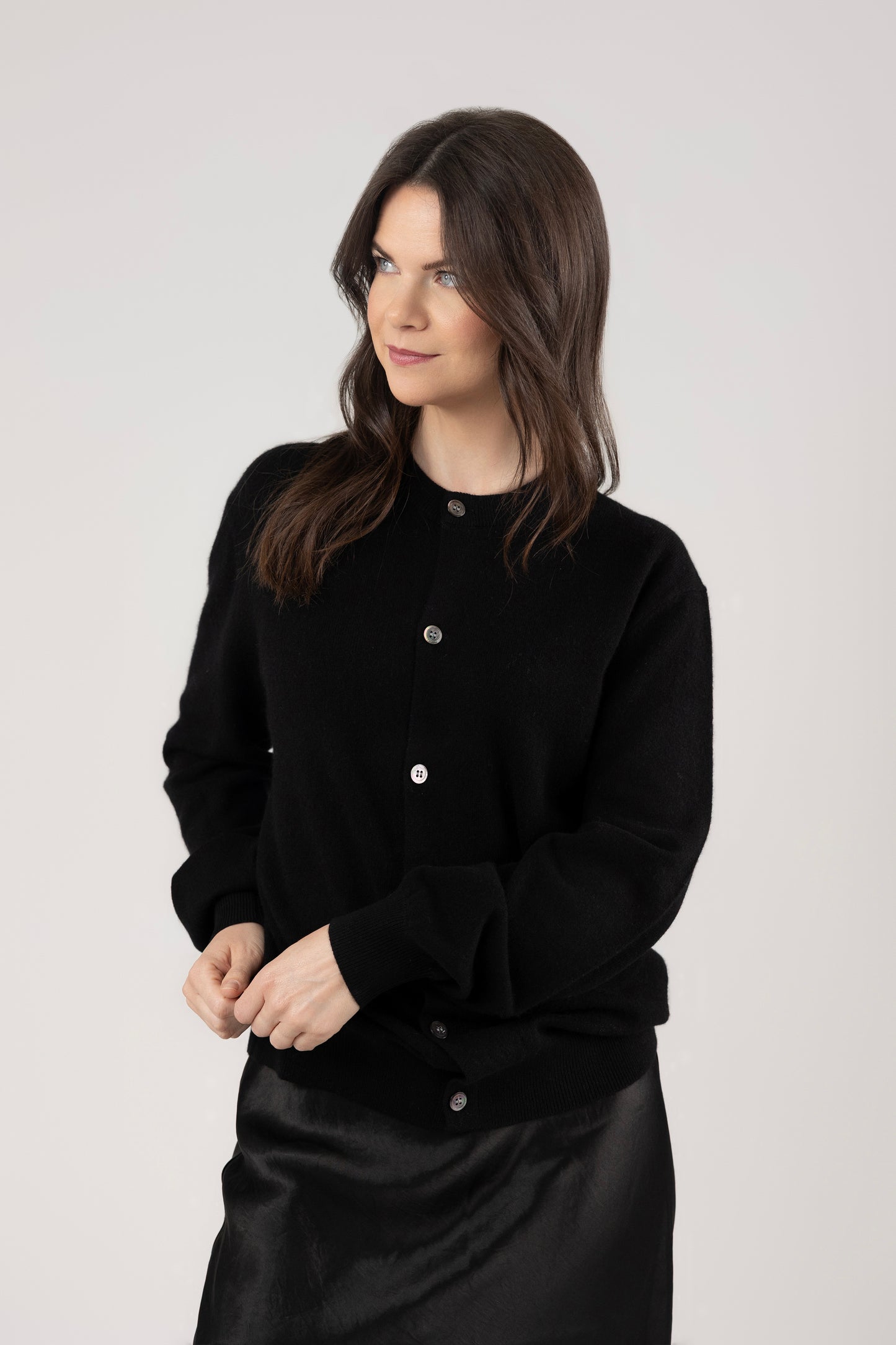 Round Neck Cardigan : Black
