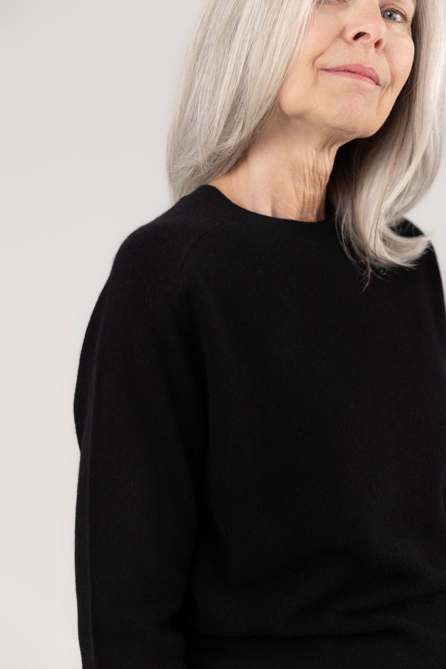 Raglan Round Neck : Black