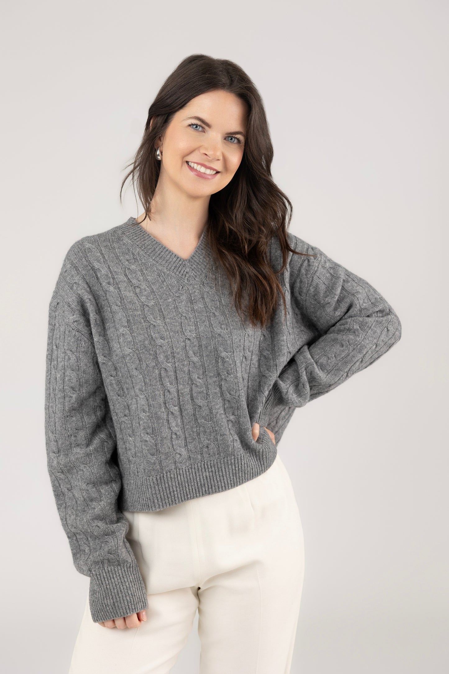 V Neck Cable Pullover : Grey