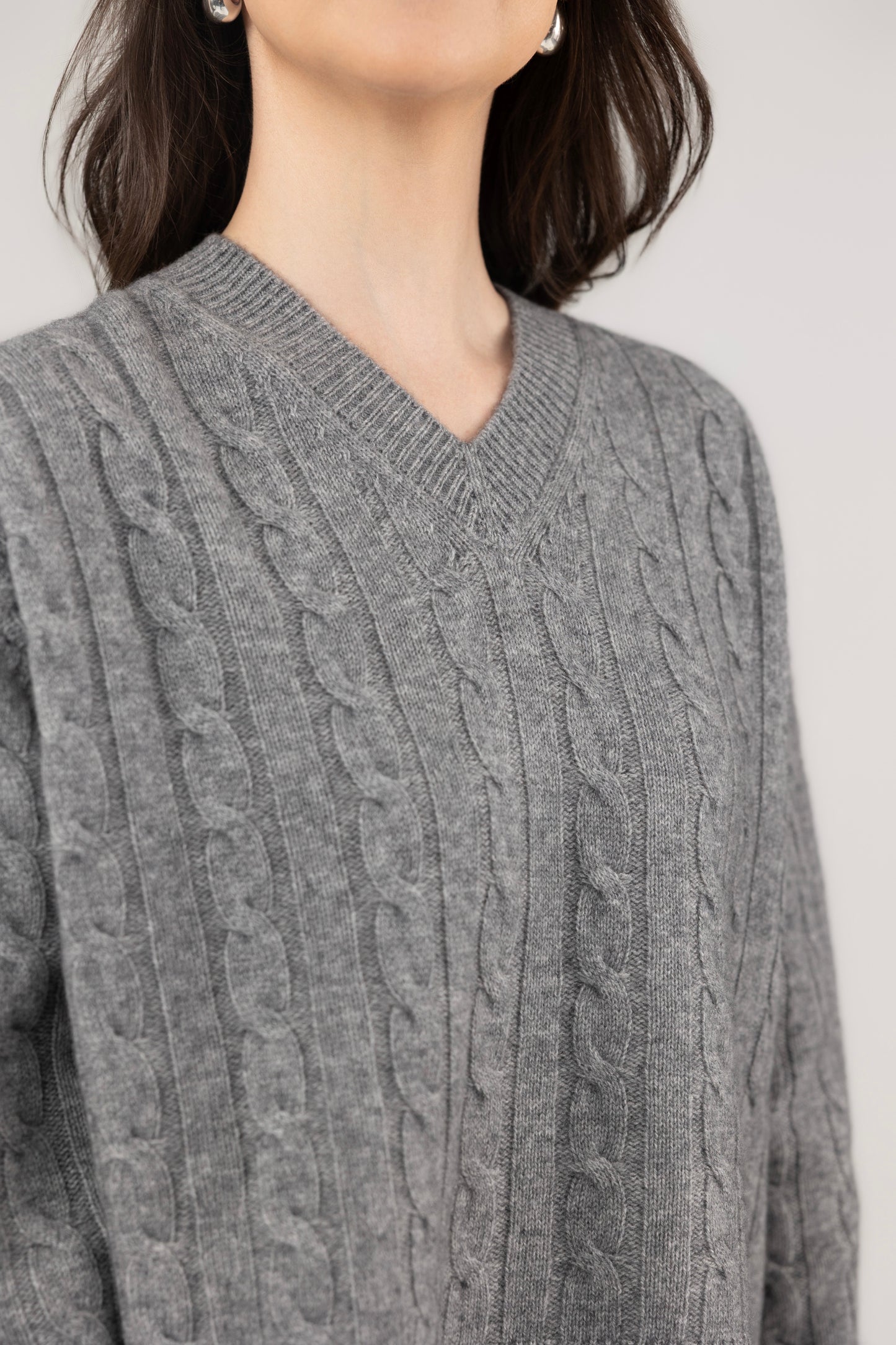 V Neck Cable Pullover : Grey