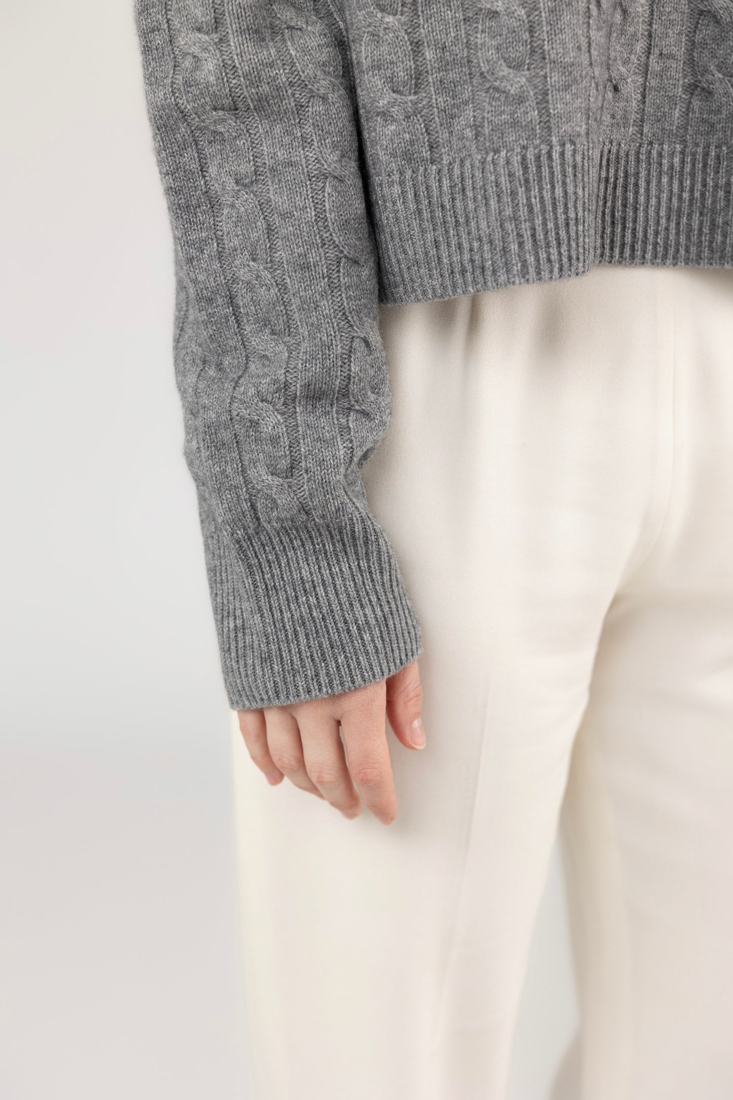V Neck Cable Pullover : Grey