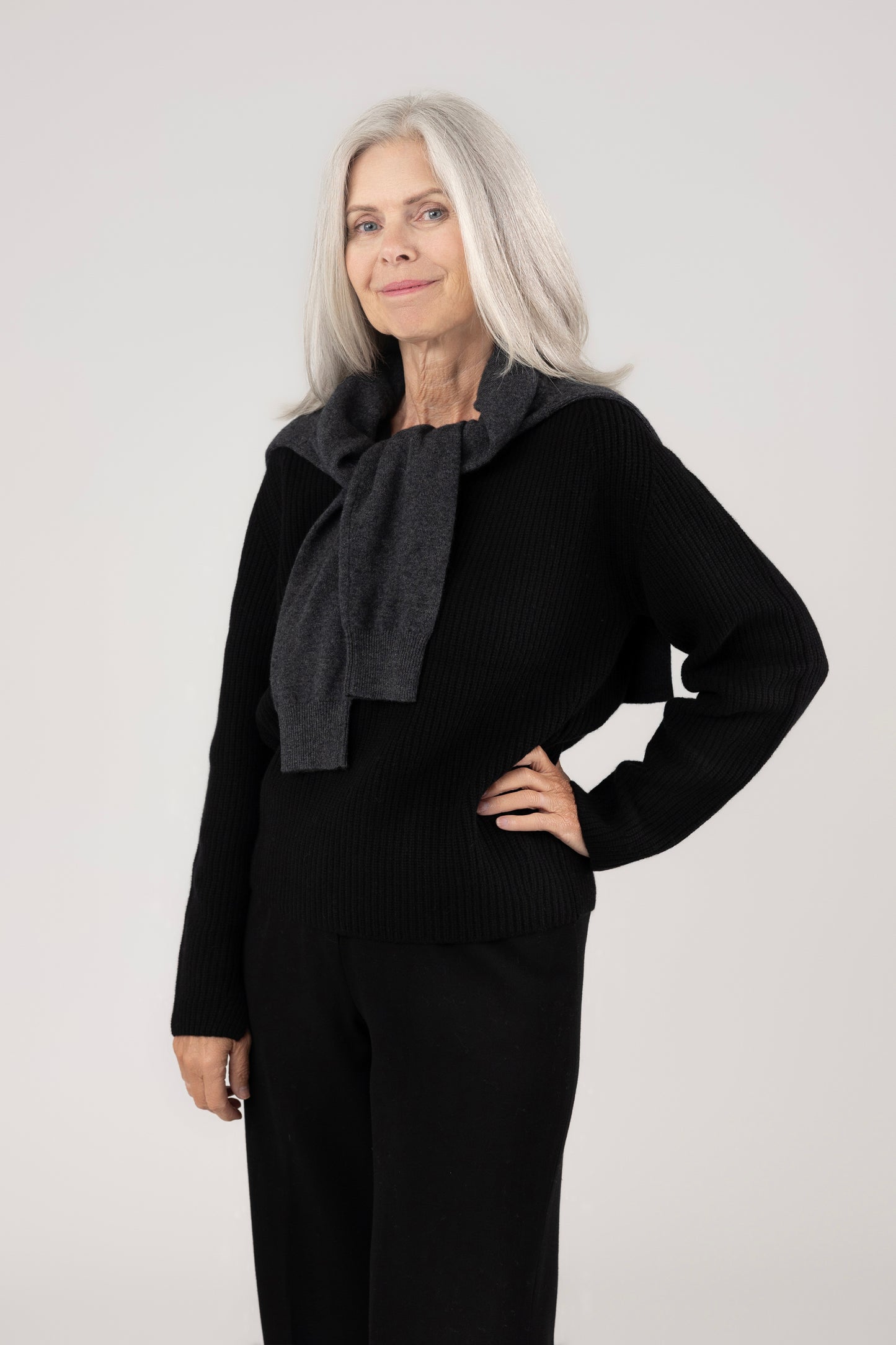 Ribbed V Neck Pullover : Black