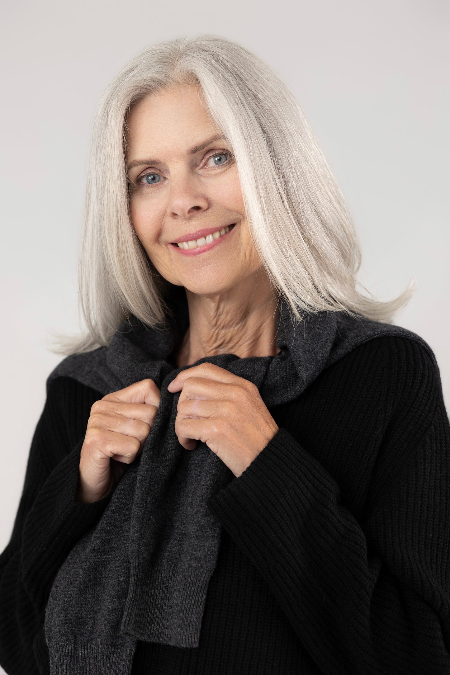 Ribbed V Neck Pullover : Black