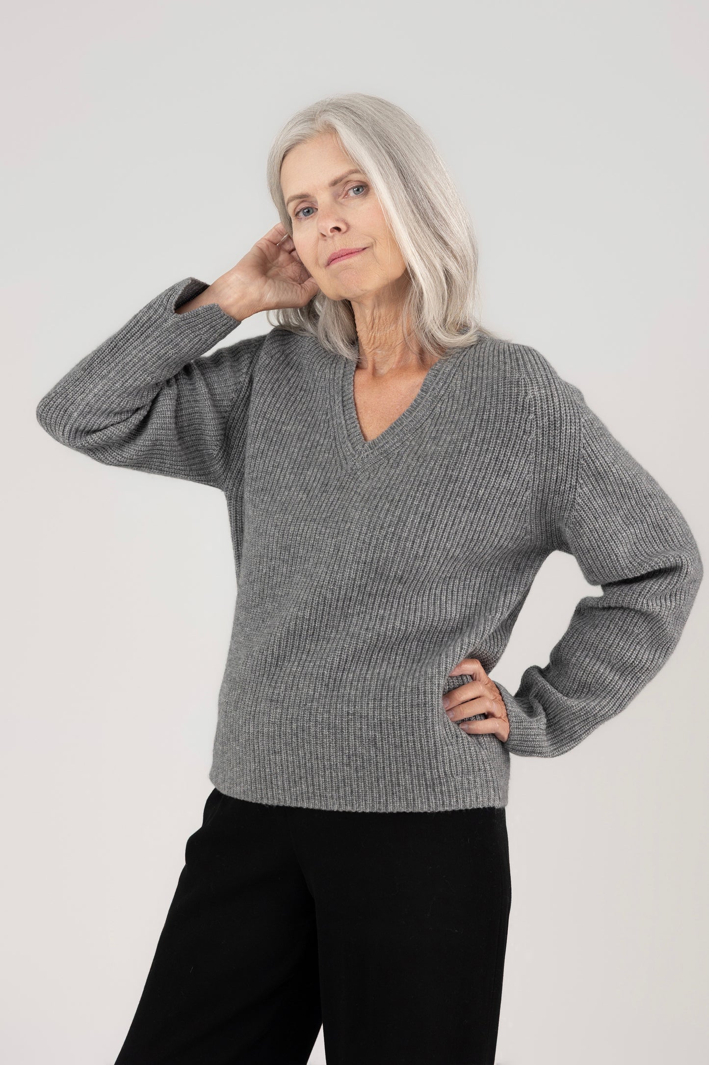 Ribbed V Neck Pullover : Grey