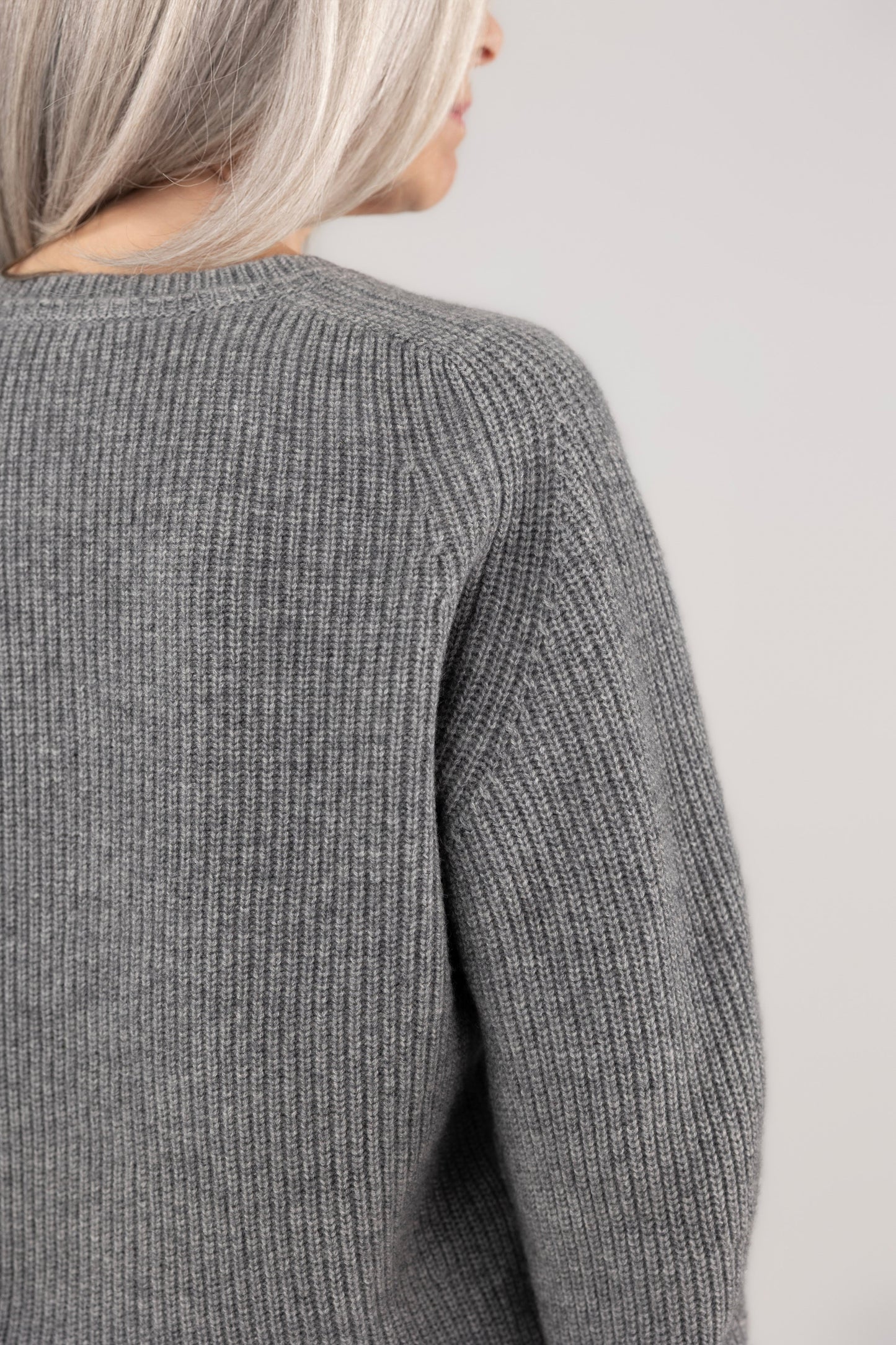 Ribbed V Neck Pullover : Grey