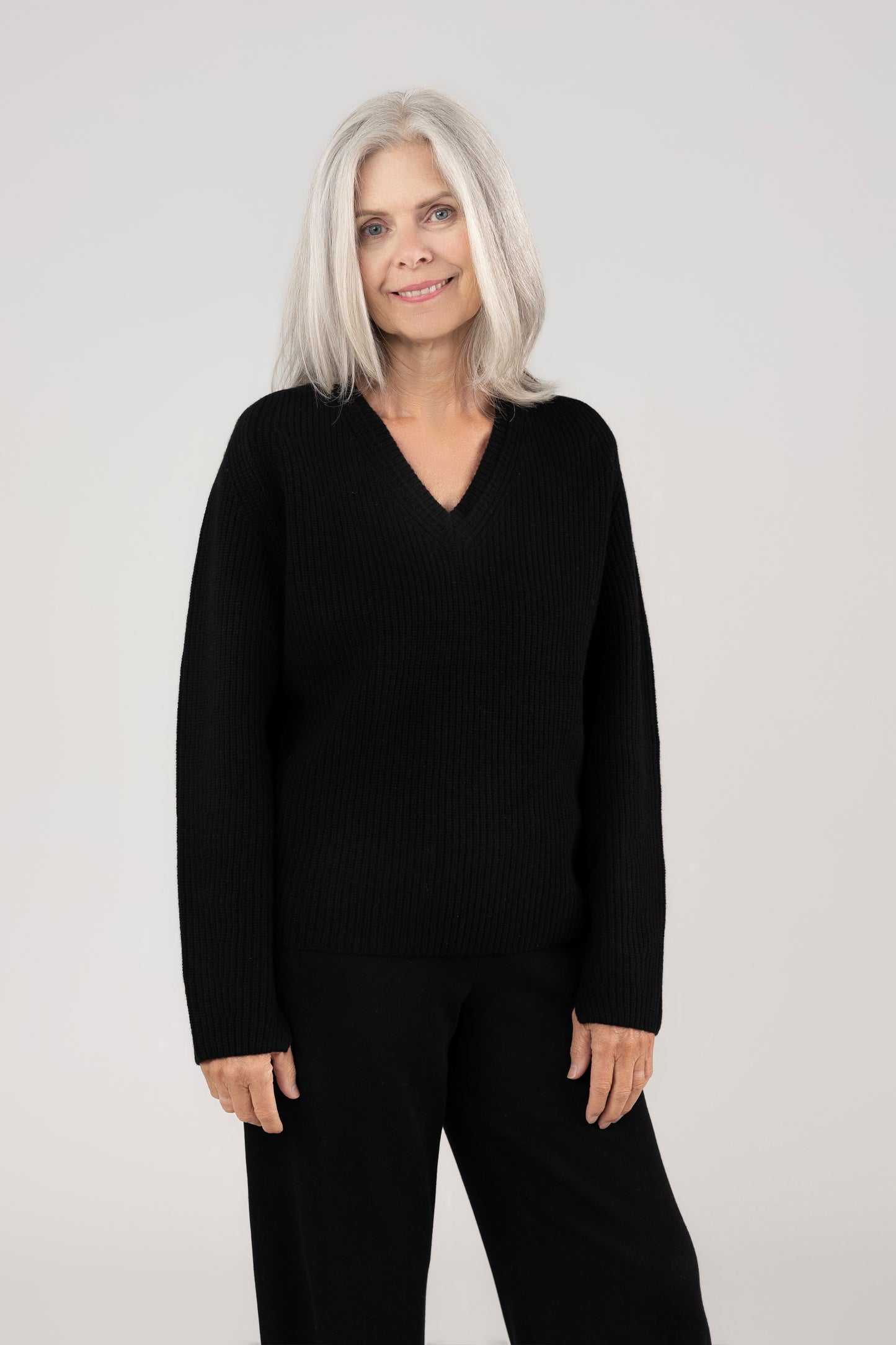 Ribbed V Neck Pullover : Black