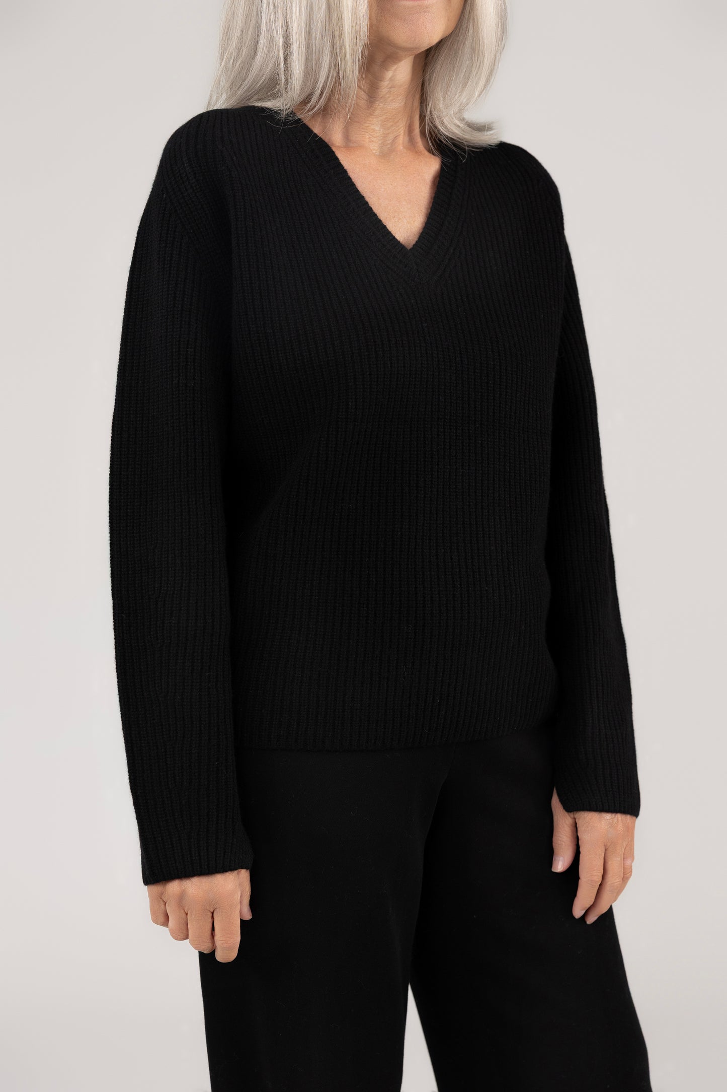 Ribbed V Neck Pullover : Black