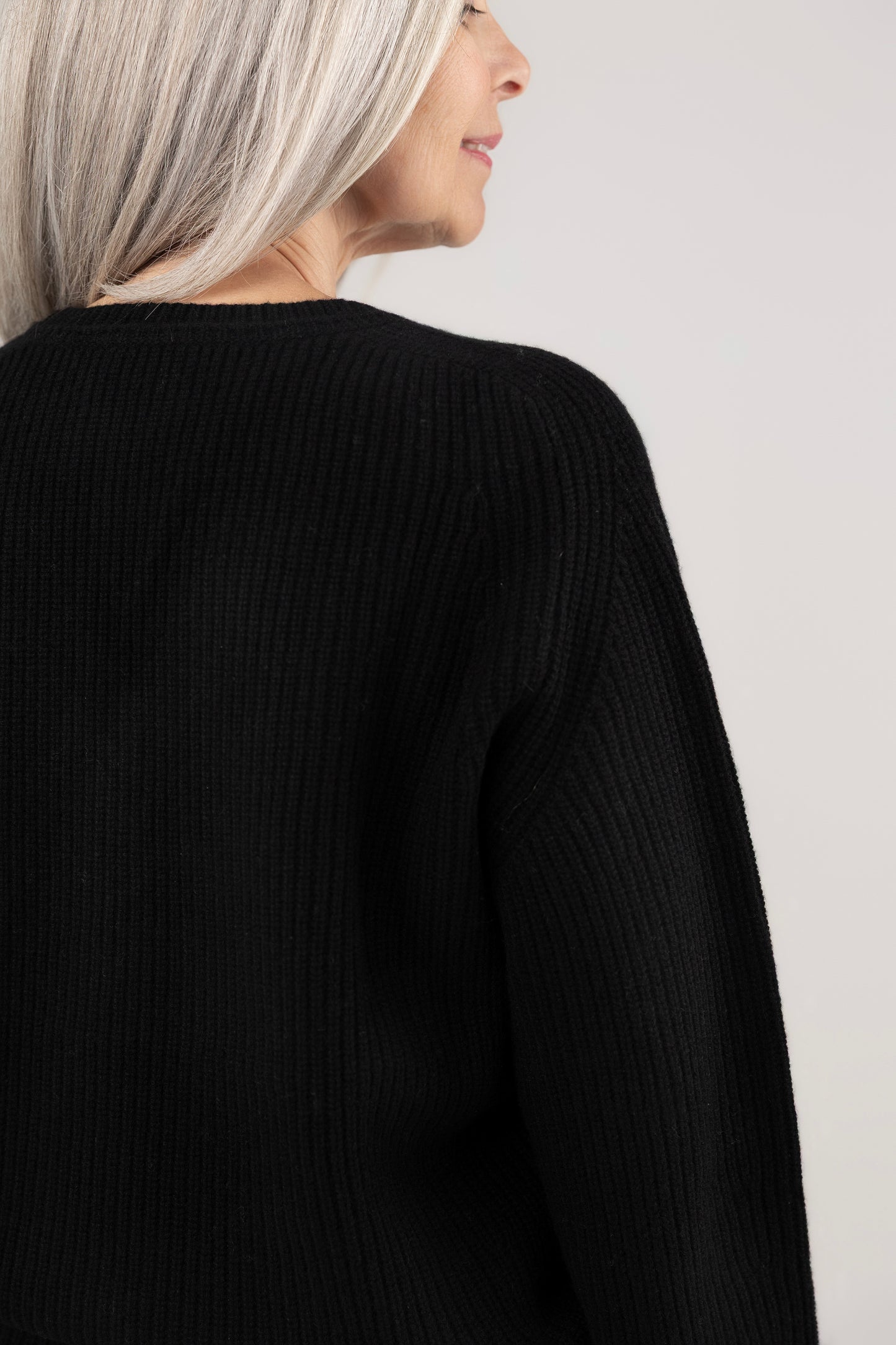 Ribbed V Neck Pullover : Black