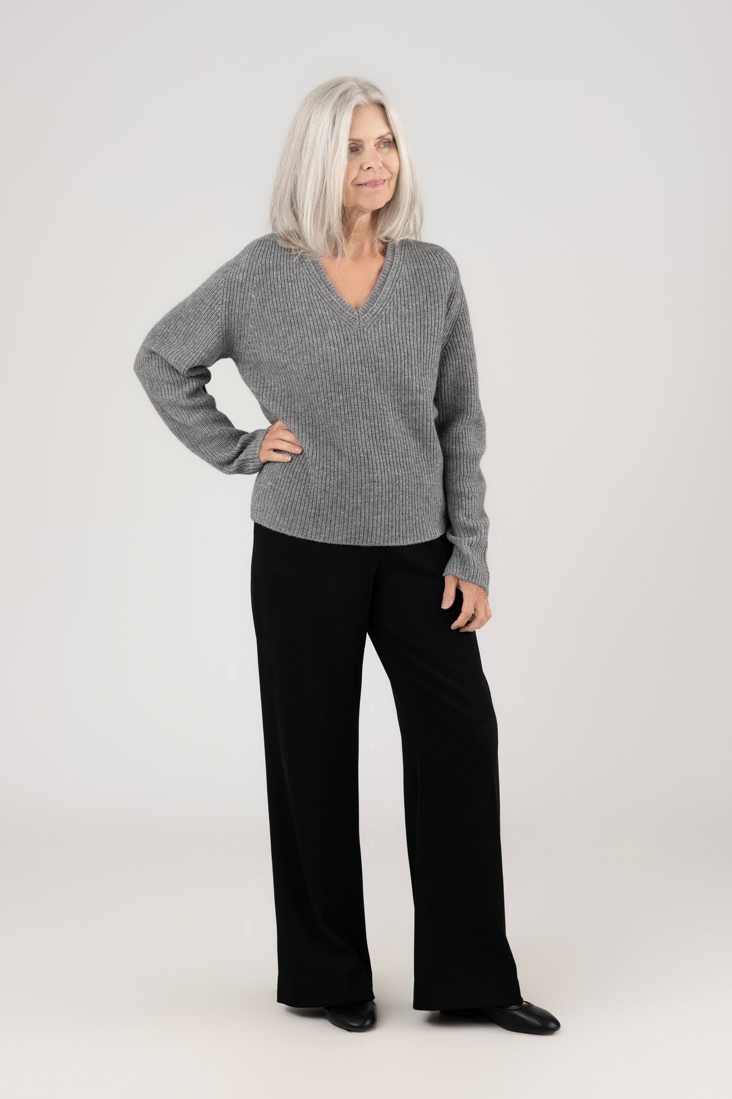 Ribbed V Neck Pullover : Grey
