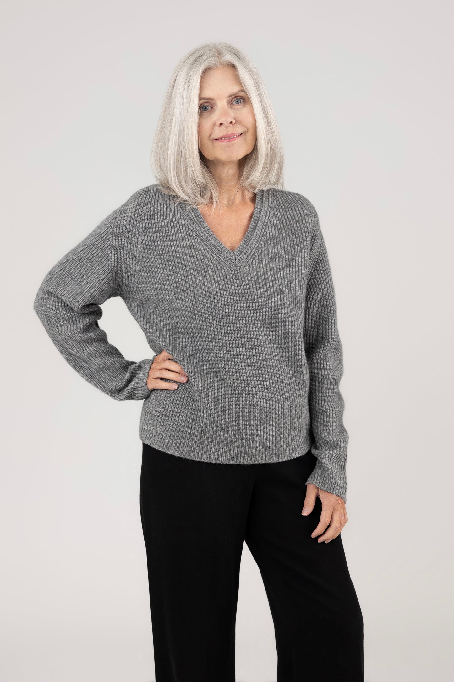 Ribbed V Neck Pullover : Grey