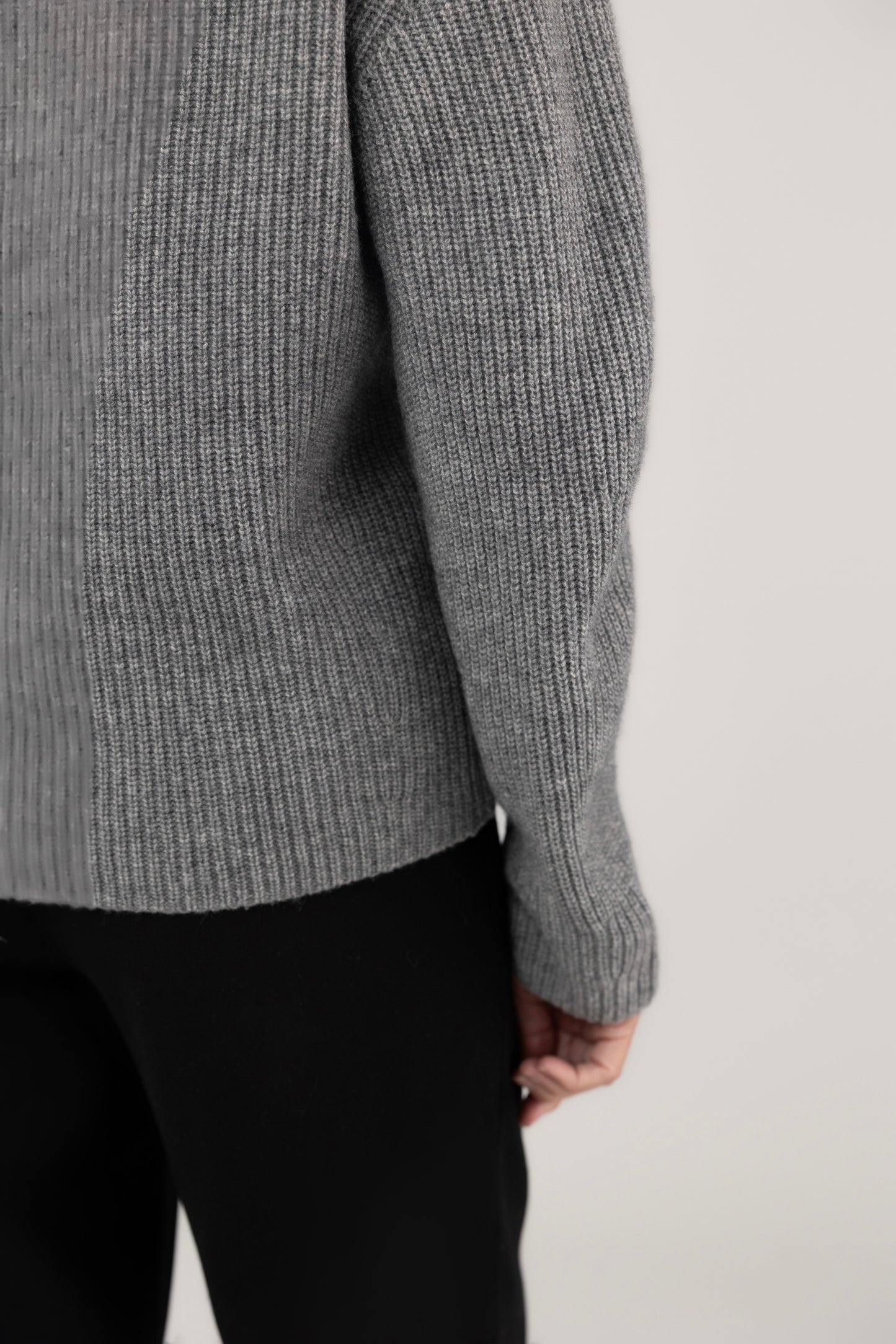 Ribbed V Neck Pullover : Grey